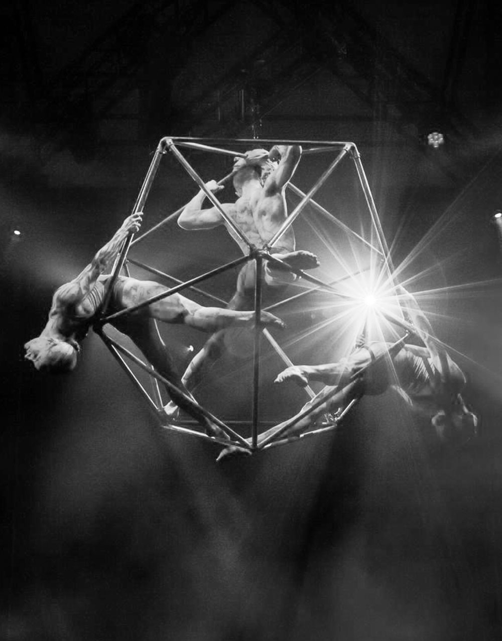 icosaedro-act-performance-Zamaga-Milano-bianco-e-nero
